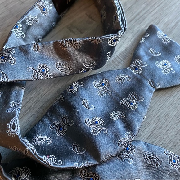 Men’s Silk Neiman Marcus Bow Tie - Picture 7 of 8